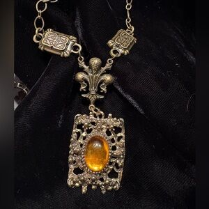 Antique Amber 💛🧡 Cabochon Pendant Necklace HTF RARE Fleur De Lis 18”